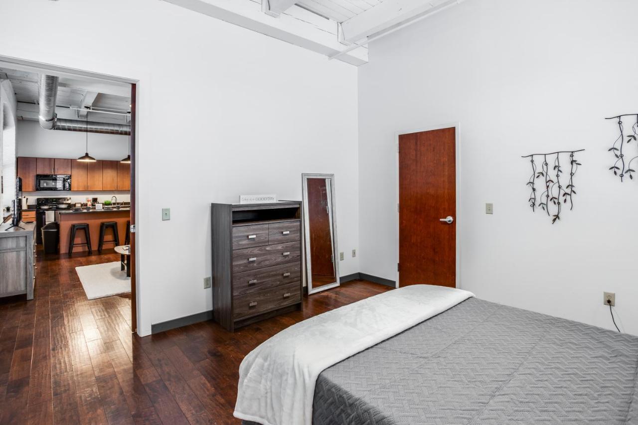 Ny Style Centric Loft With King Bed By Park Ave Apartment Rochester Exterior photo